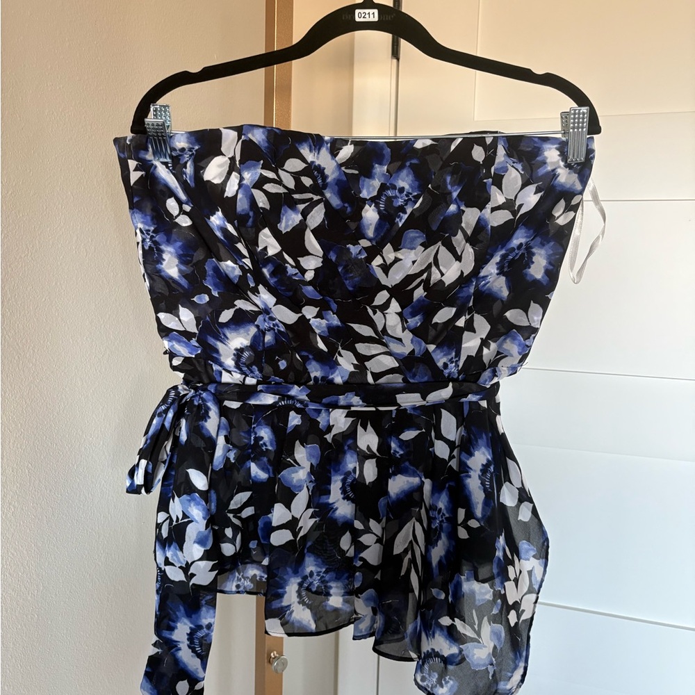 White House Black Market Strapless Floral Peplum Top in Black, Blue & White - Picture 3 of 4